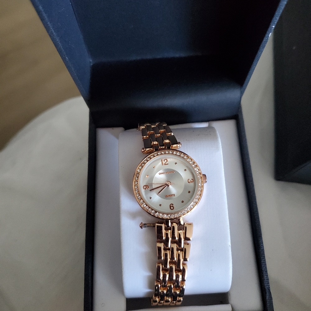 Elegant Rose Gold Women's Watch